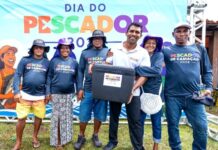 Camaçari entrega kits e homenageia profissionais da pesca