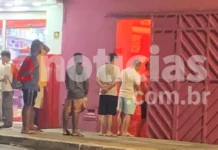 Fila de chineses em casa noturna de Camaçari desperta curiosidade