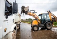 Sesp intensifica limpeza e remoção de entulho em Camaçari e orla