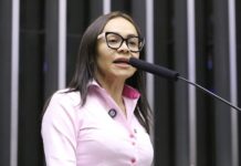 Ivoneide afirma que mulher que provocou Jerônimo no 2 de Julho é ligada à oposição de Camaçari