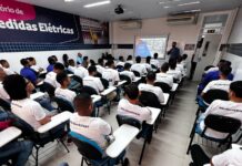 Programa oferece vagas para adultos concluírem o Ensino Médio em Camaçari