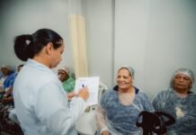 Cirurgia de catarata recupera visão e autonomia de 95 pacientes em Camaçari