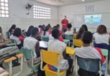 Palestra em Camaçari alerta estudantes sobre economia circular e reciclagem