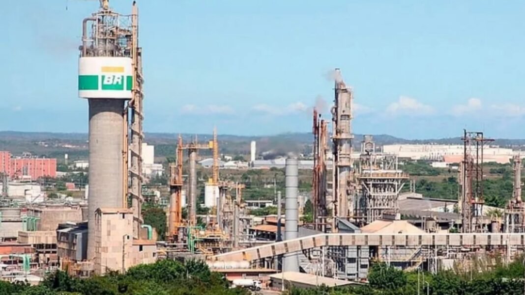 Fabrica-da-Petrobras-no-Polo-continua-recebendo-curriculos-em-Camacari-veja-as-funcoes.jpg