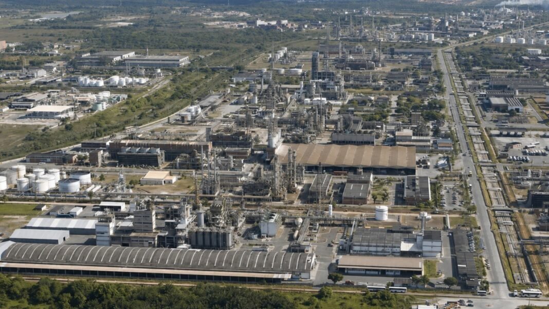 Industria-do-Polo-de-Camacari-abre-vagas-para-Auxiliar-de-Producao.jpg