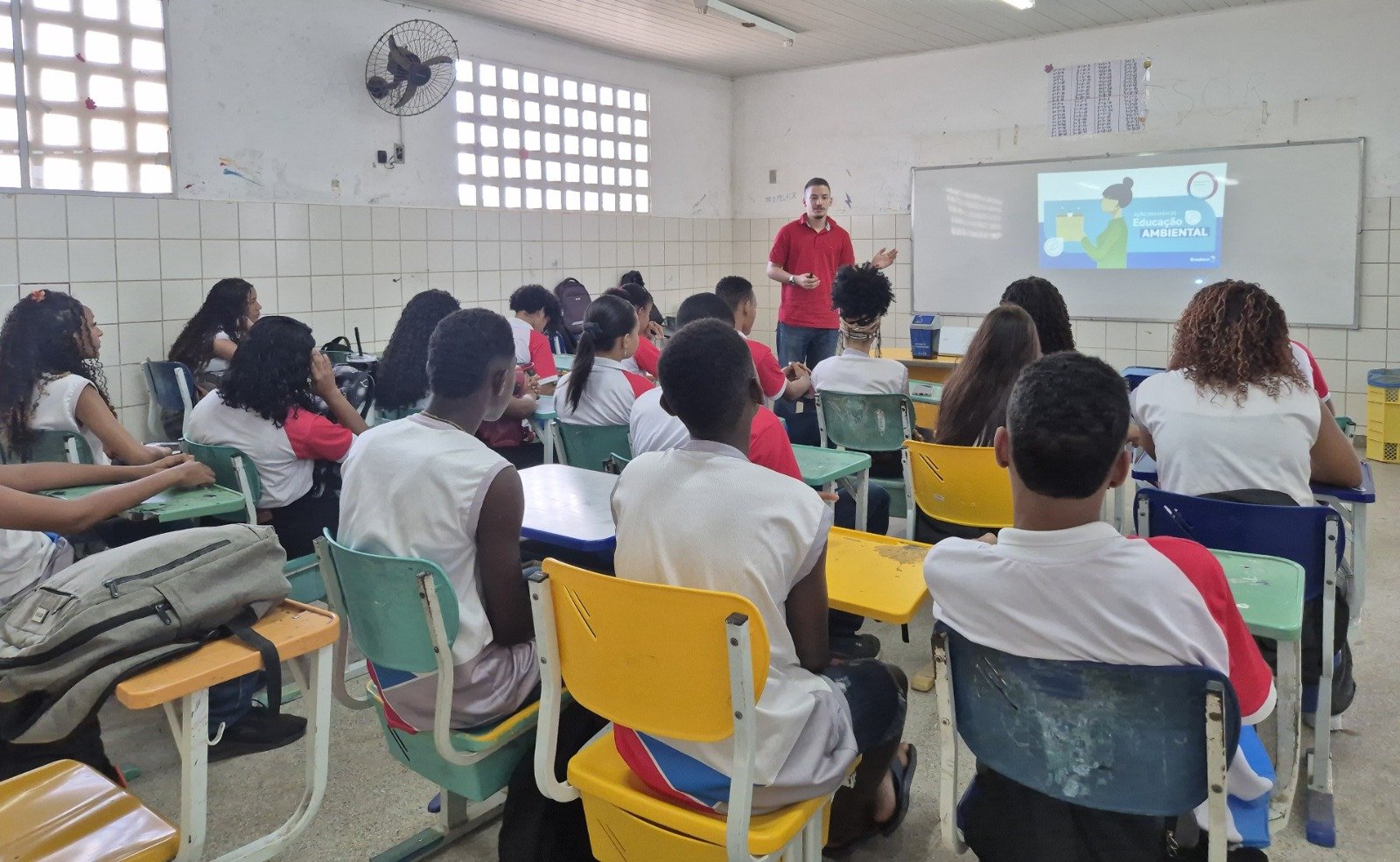 Atividade de educação ambiental em escola de Camaçari