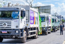 Camaçari amplia frota da coleta de lixo com seis caminhões compactadores