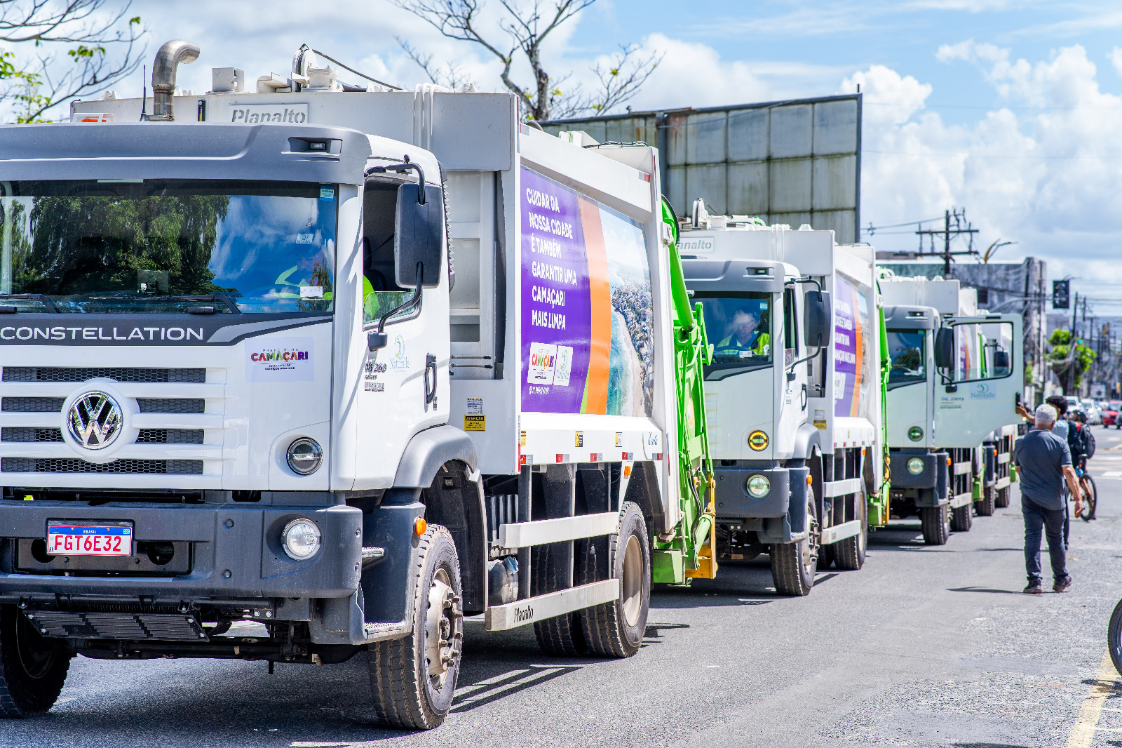 Novos caminhões compactadores em Camaçari