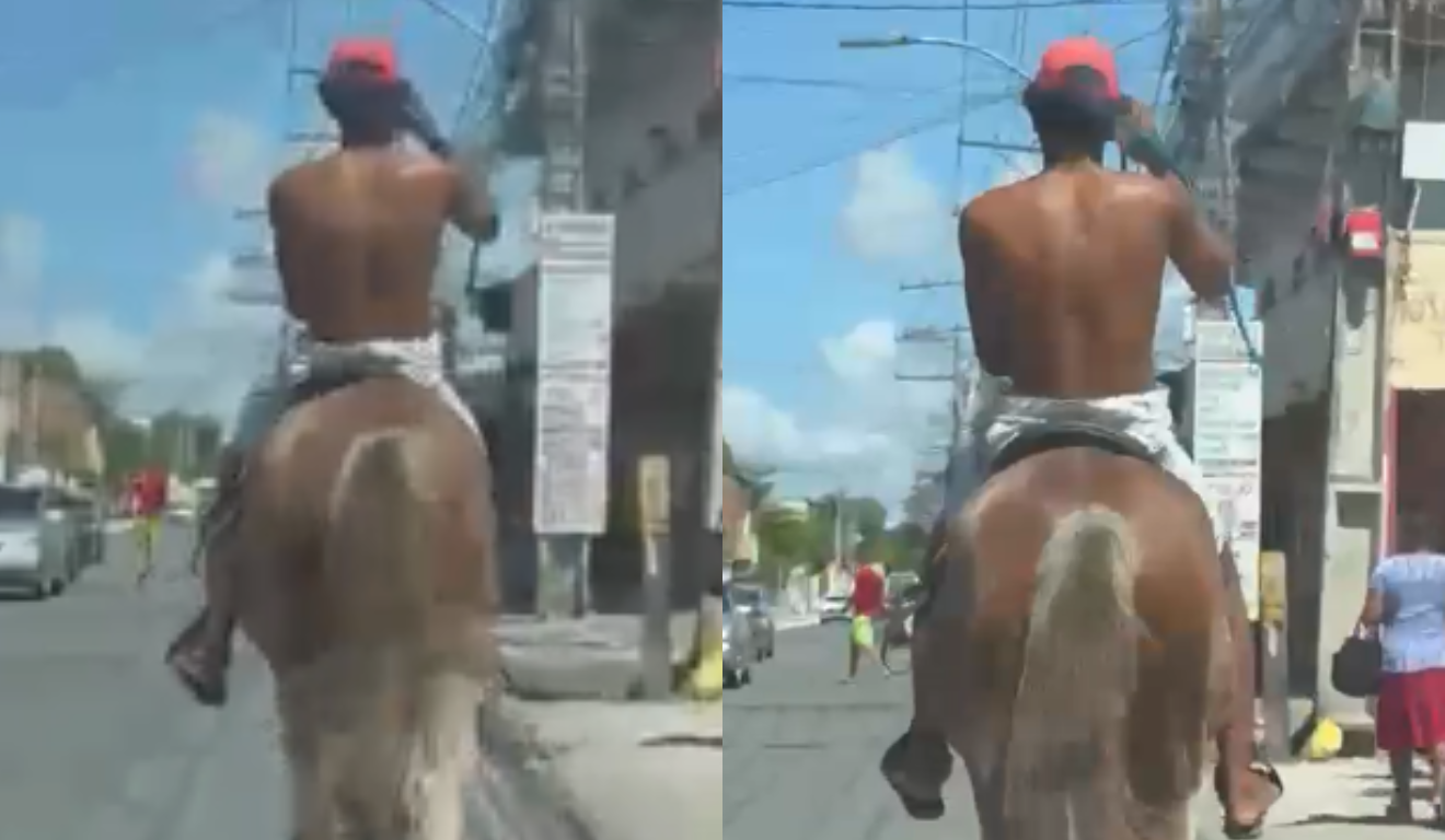 Cavalos soltos em Abrantes Homem montado em cavalo trafegando pela rua em Abrantes