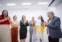 Prefeitura de Camaçari empossa 54 novos servidores da educação