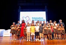 Camaçari empossa 300 Embaixadores da Alfabetização e reforça parceria escolar