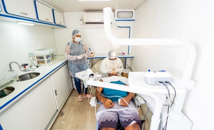Odontomóvel atendendo comunidade Algarobas