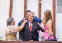 Caetano recebe Comenda 2 Julho em homenagem à sua trajetória política