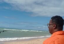 Bombeiros continuam buscas por jovem desaparecido em praia de Camaçari