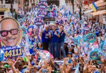 Grupo de Elinaldo realiza caminhada com ACM Neto pelas ruas de Camaçari