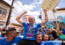 Elinaldo reúne multidão em Camaçari e gera alerta na base governista