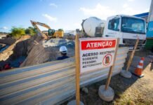 Obras de macrodrenagem do Rio Camaçari avançam com paredes pré-moldadas