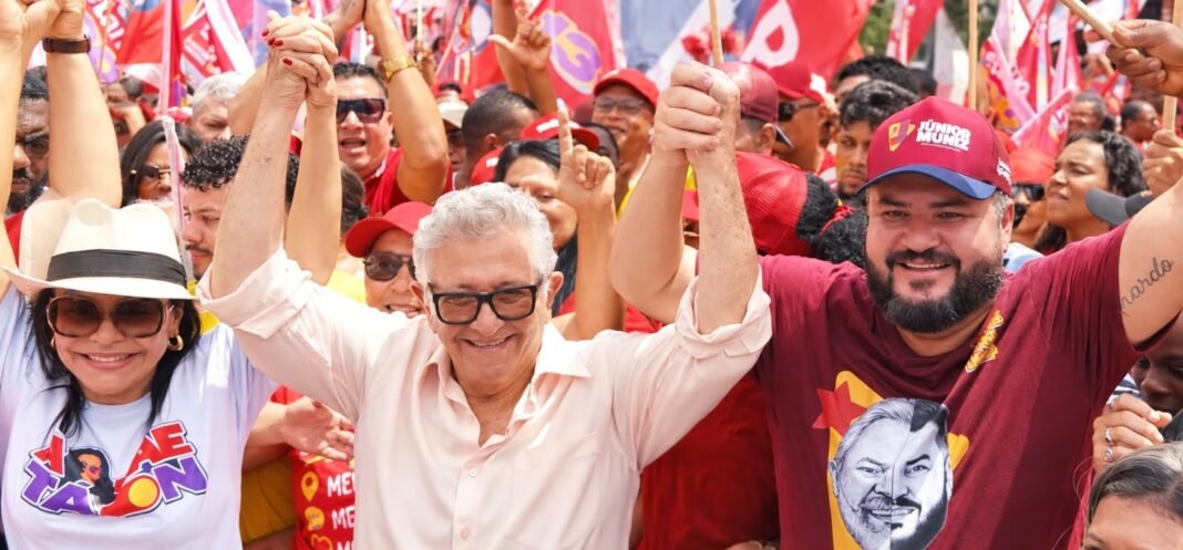 com-caetano-e-ivoneide-junior-muniz-lota-as-ruas-e-mostra-forca-politica-no-7-de-setembro-em-camacar.jpeg