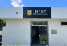 Mulher é esfaqueada pelo companheiro diante dos quatro filhos em Camaçari