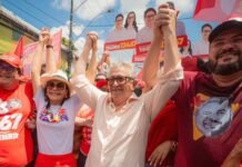 Multidão em Camaçari apoia Lula e Jerônimo com liderança de Caetano