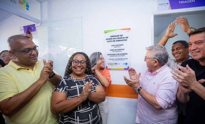 sesau-entrega-qualificacao-usf-catu-de-abrantes-foto-patrick-abreu-8-690x418-1.jpeg